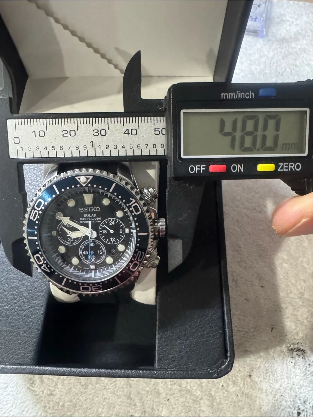 #190 Seiko Black and Silver Solar Chronograph Dive Watch